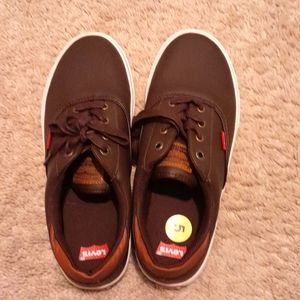 Levi's Boys Casual Dress Shoes / Sneakers Size 5, brown - New
